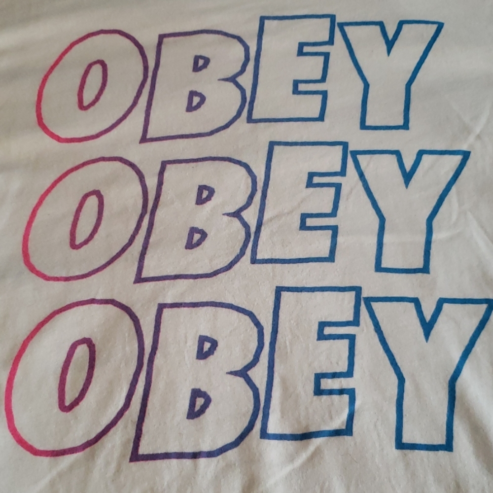Obey Tshirt Med